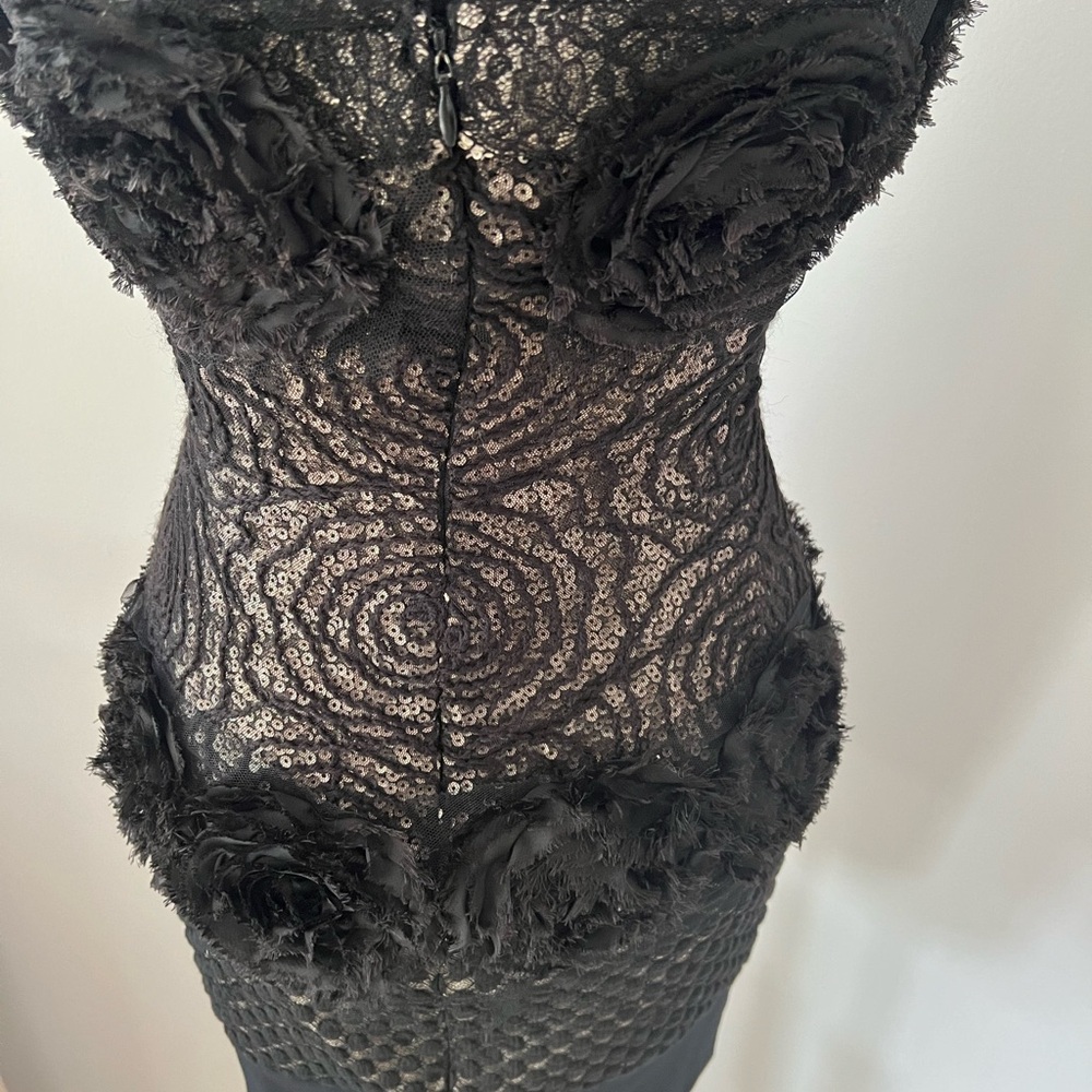 Dress made by designer MARC BOUWER HYBRID - Picture 7 of 17